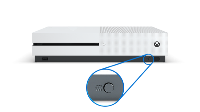 Кнопка сопряжения на Xbox One S.