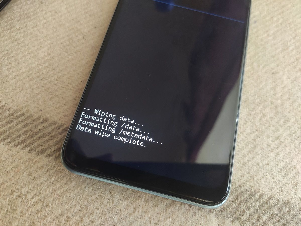 Data wipe complete в Recovery Mode