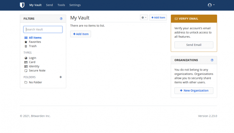 Интерфейс Bitwarden Vault — список учётных записей и меню