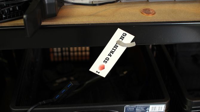 Магнит HDD, используемый как держатель бумаги на полке