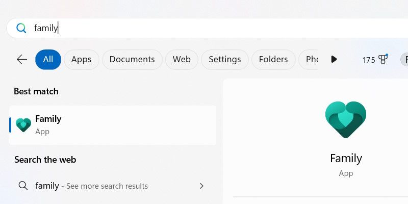 Открытие приложения Family в Windows 11 через Поиск.