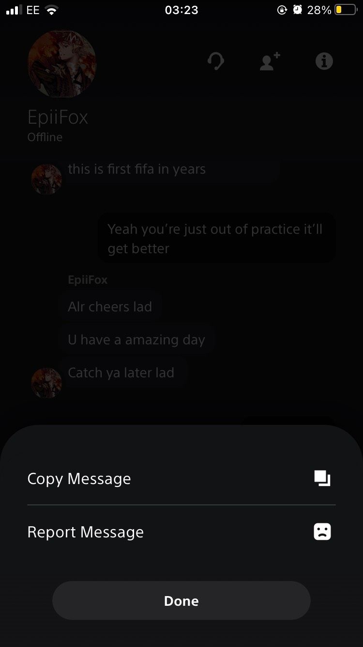 Группа сообщений в приложении PlayStation с меню копирования и жалобы