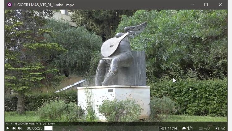 MPV воспроизводит MKV-файл в окне плеера