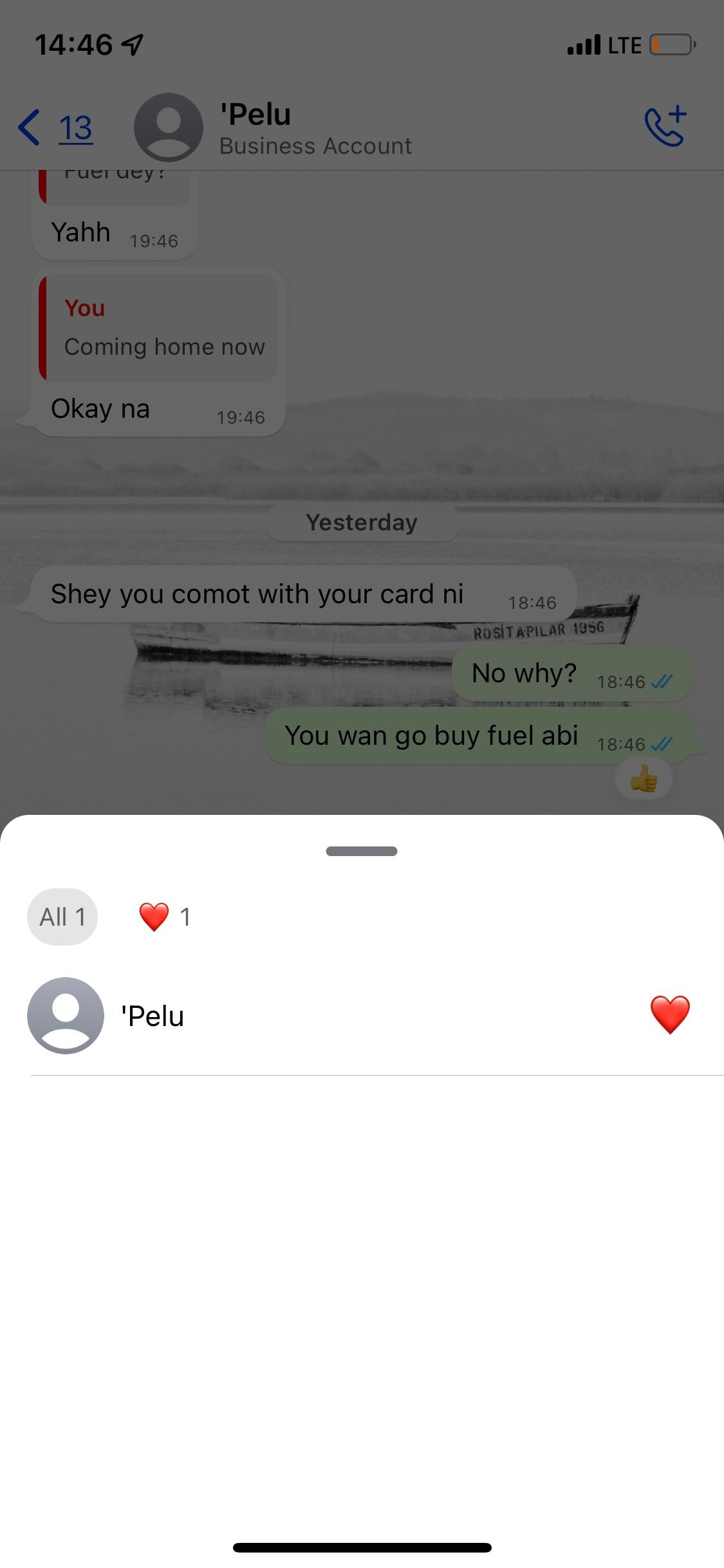 Панель выбора эмодзи в WhatsApp