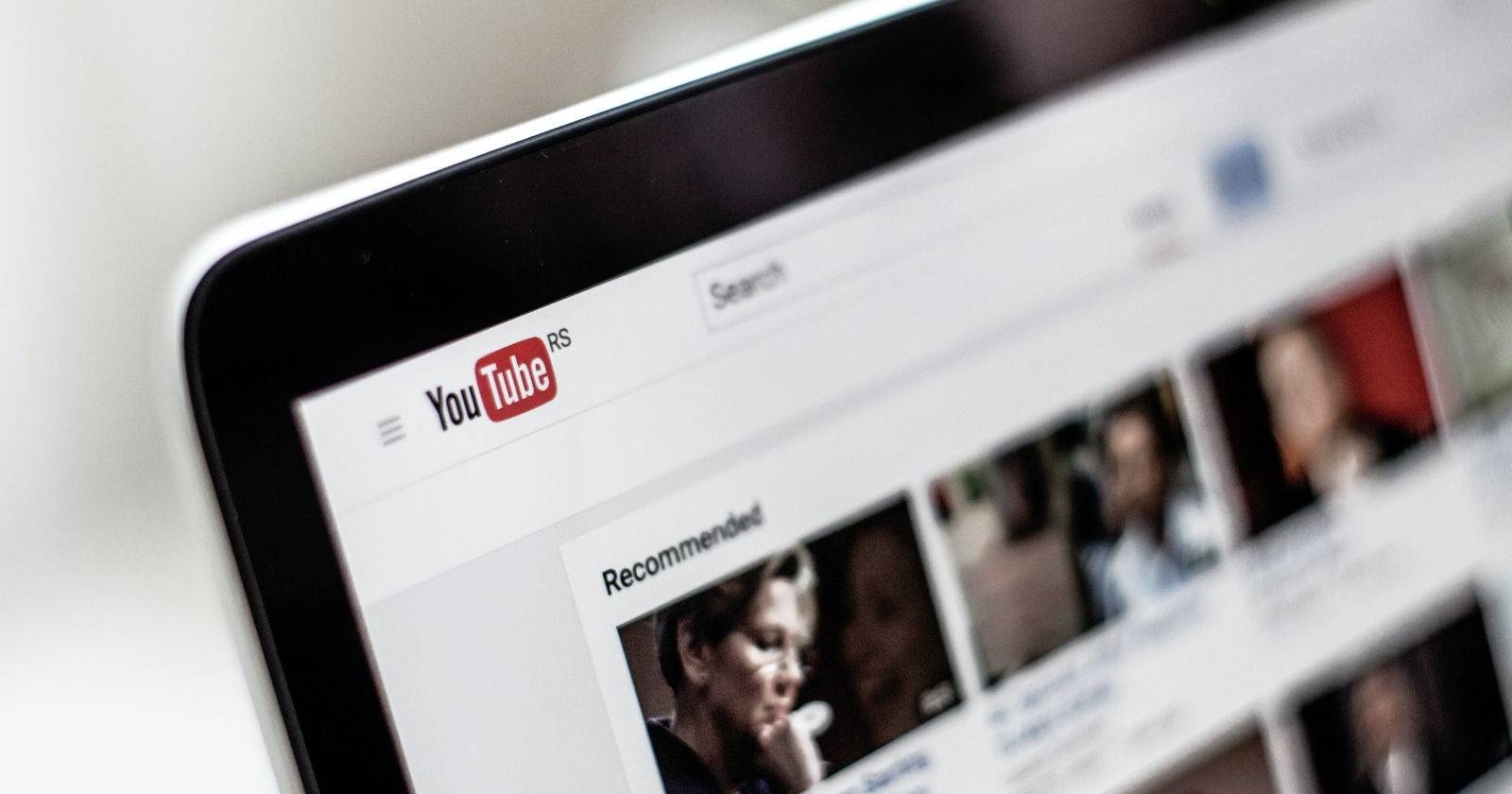 Интерфейс YouTube в браузере (воспроизведение видео)