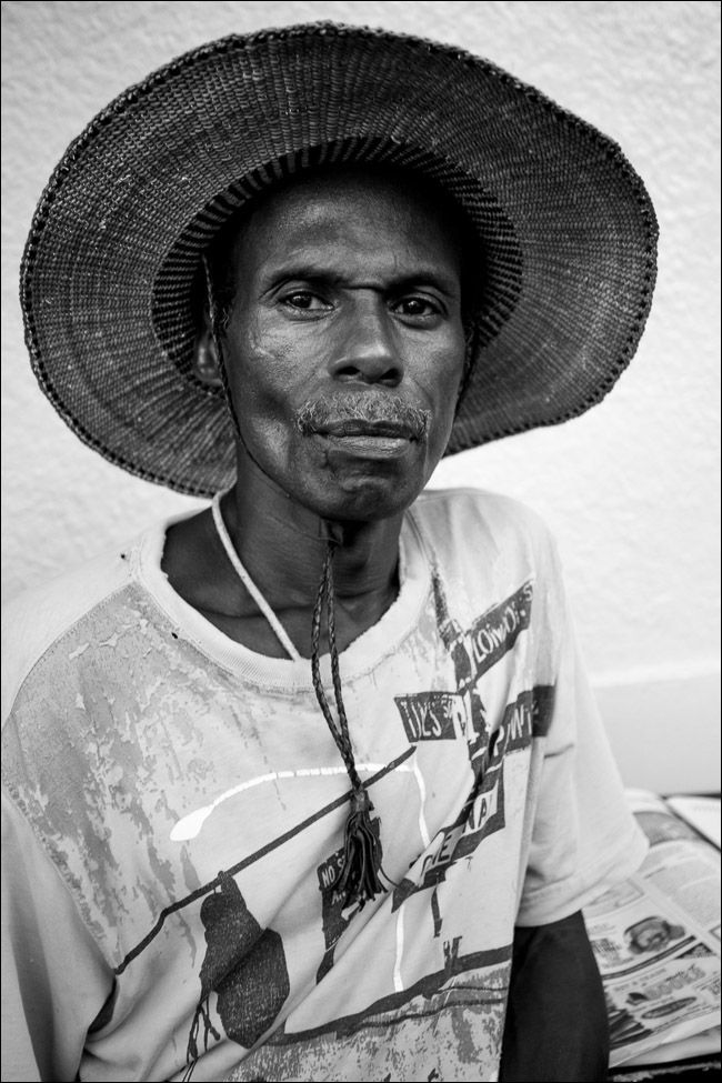 Портрет в естественном свете с лёгким фоном