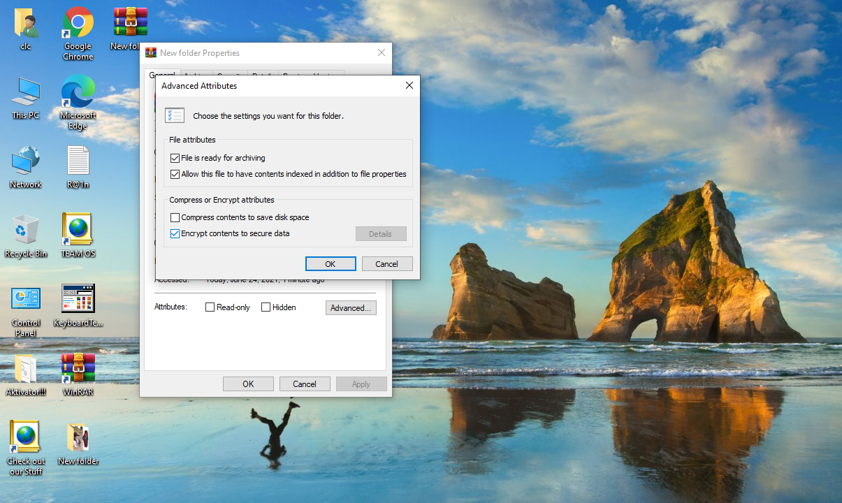 Включение флажка «Шифровать содержимое для защиты данных» в дополнительных атрибутах сжатой папки