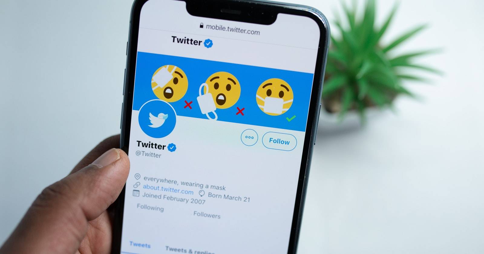 Как перемотать видео в Twitter на телефоне