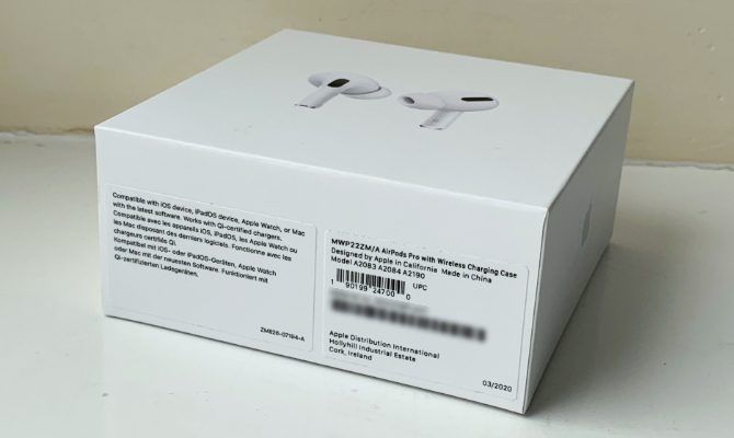 AirPods box showing serial number barcode