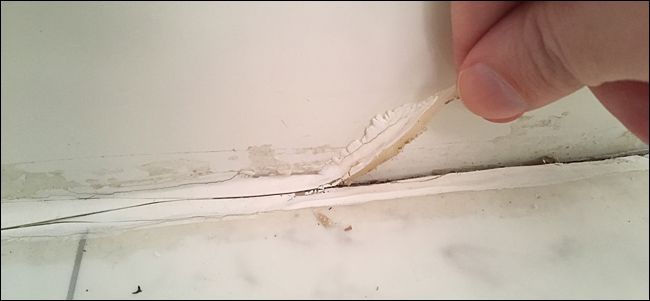 Удаление мелких остатков герметика руками