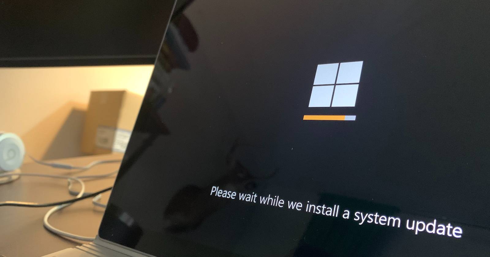 Экран обновления Windows с индикатором выполнения