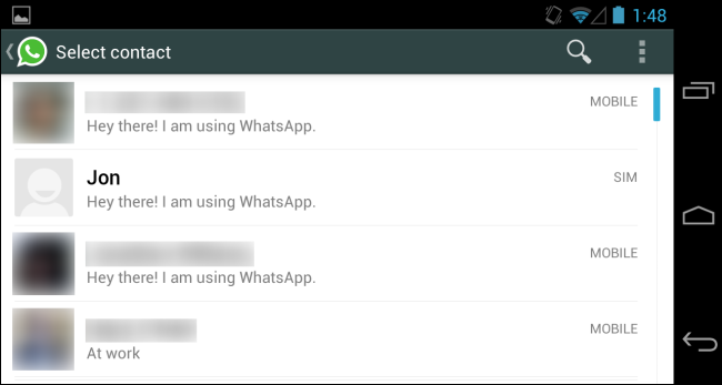 Логотип WhatsApp и экран чата на Android