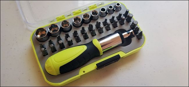 Набор инструментов и магнитный захват