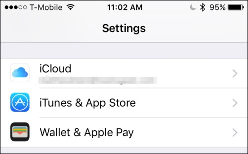 Скриншот: настройки iCloud на iPhone с переключателем «Календари»