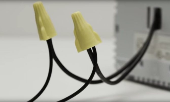 Фотография старой проводки и подписи к клеммам для последующей установки