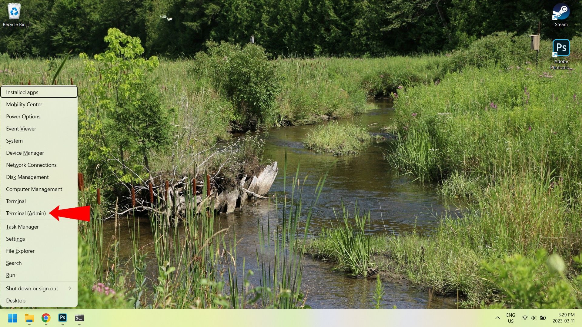 Стрелка указывает на пункт Терминал (Администратор) в расширенном меню Пуск.