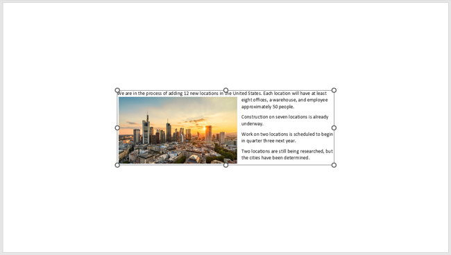 Объект Word вставлен и расположен на слайде PowerPoint
