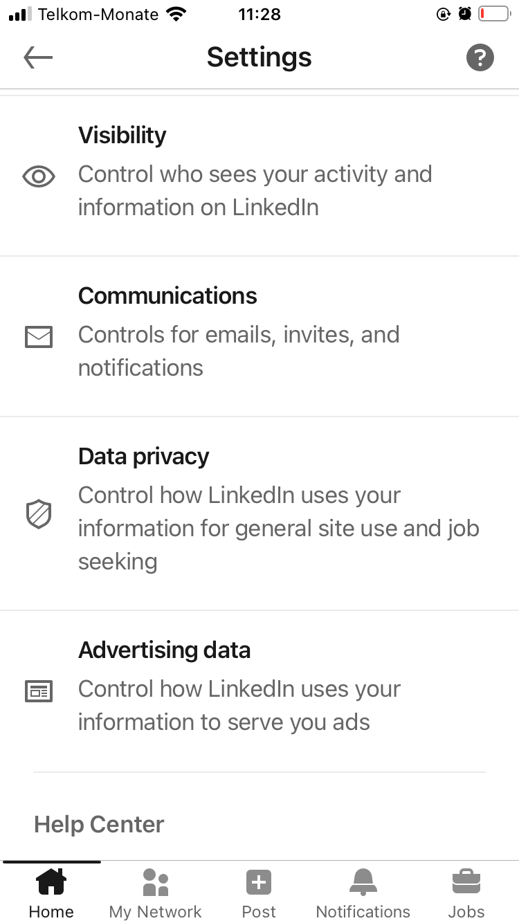Меню приглашений и коммуникаций в мобильном LinkedIn
