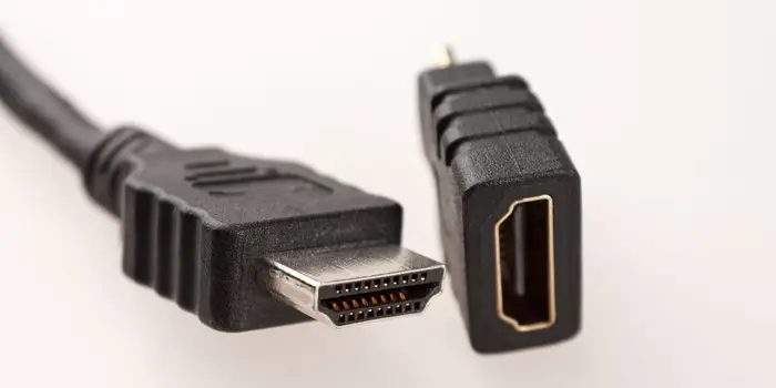HDMI-кабель и порт телевизора