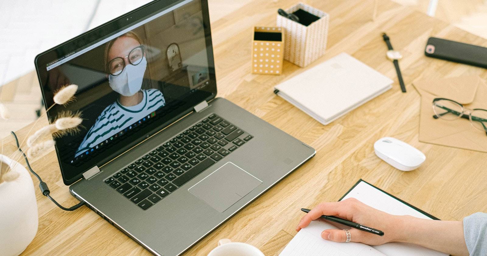 Женщины на видеозвонке во время собеседования