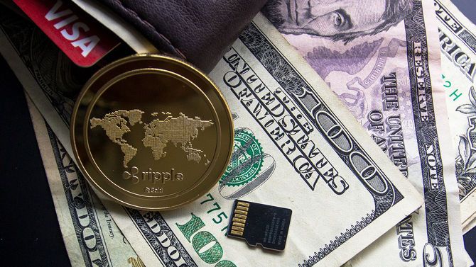 Иконки: монета, кошелёк и процессор как образ майнинга