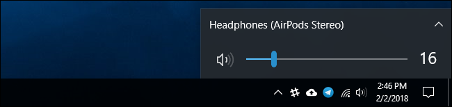 AirPods подключены к внешнему устройству; в интерфейсе отображается статус подключения