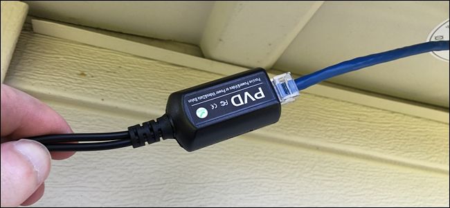 Подключение кабеля к корпусу камеры перед креплением