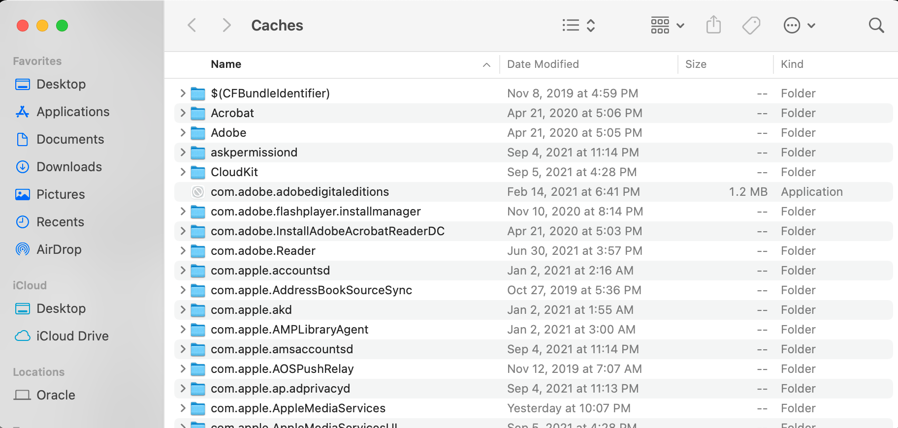Папка Caches открыта в Библиотеке на MacBook Pro