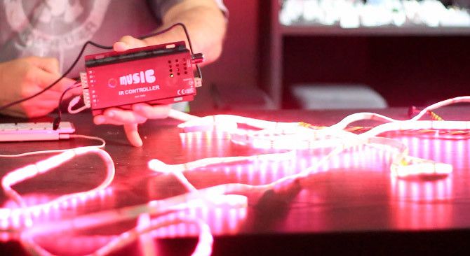 RGB-контроллер с кнопками и проводами для подключения LED-полосы