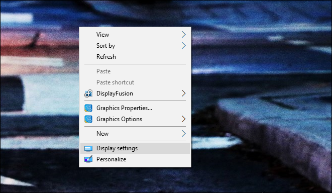 Снимок: контекстное меню рабочего стола с пунктом Параметры экрана