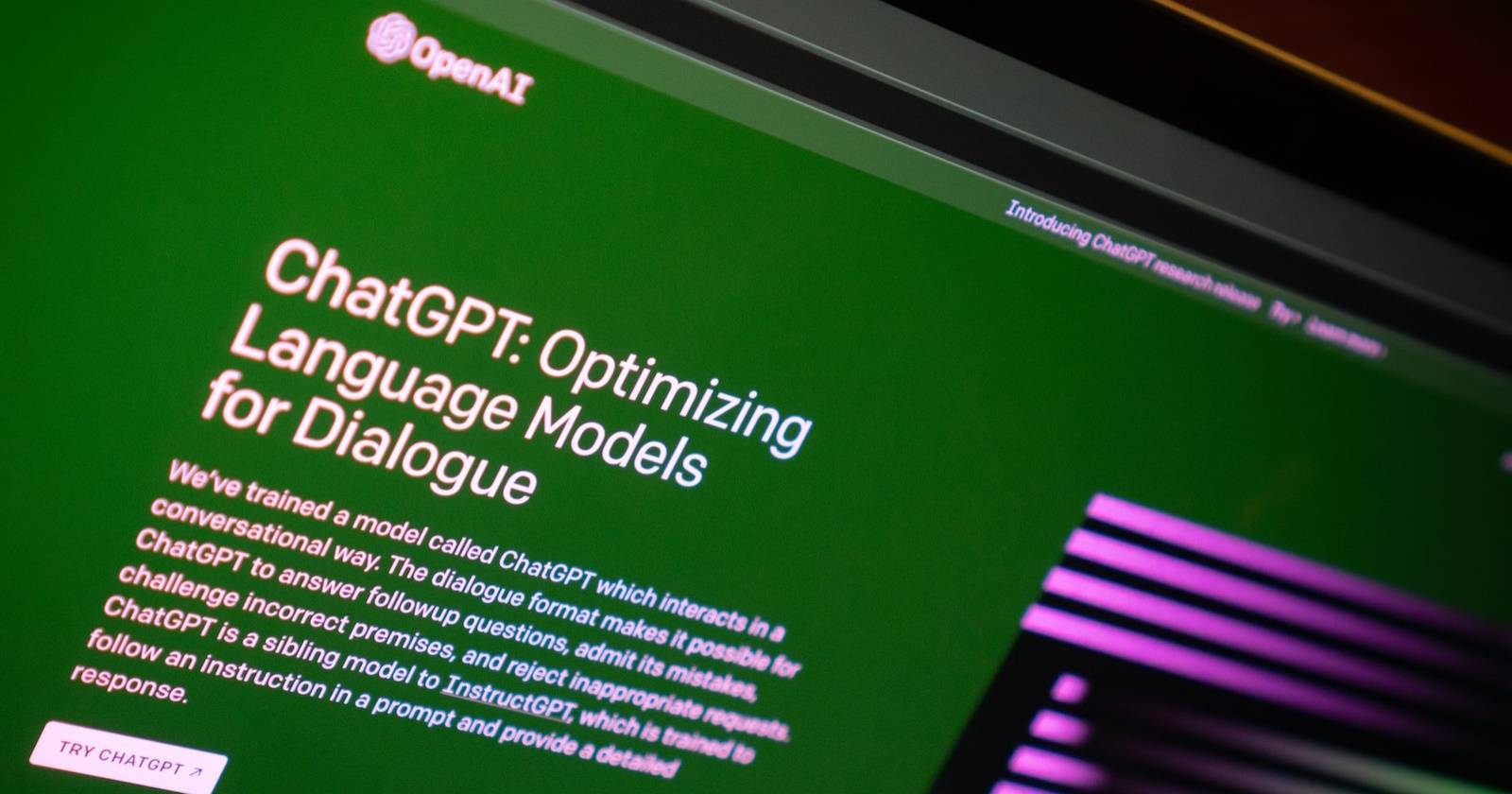 Экран компьютера с текстовым описанием