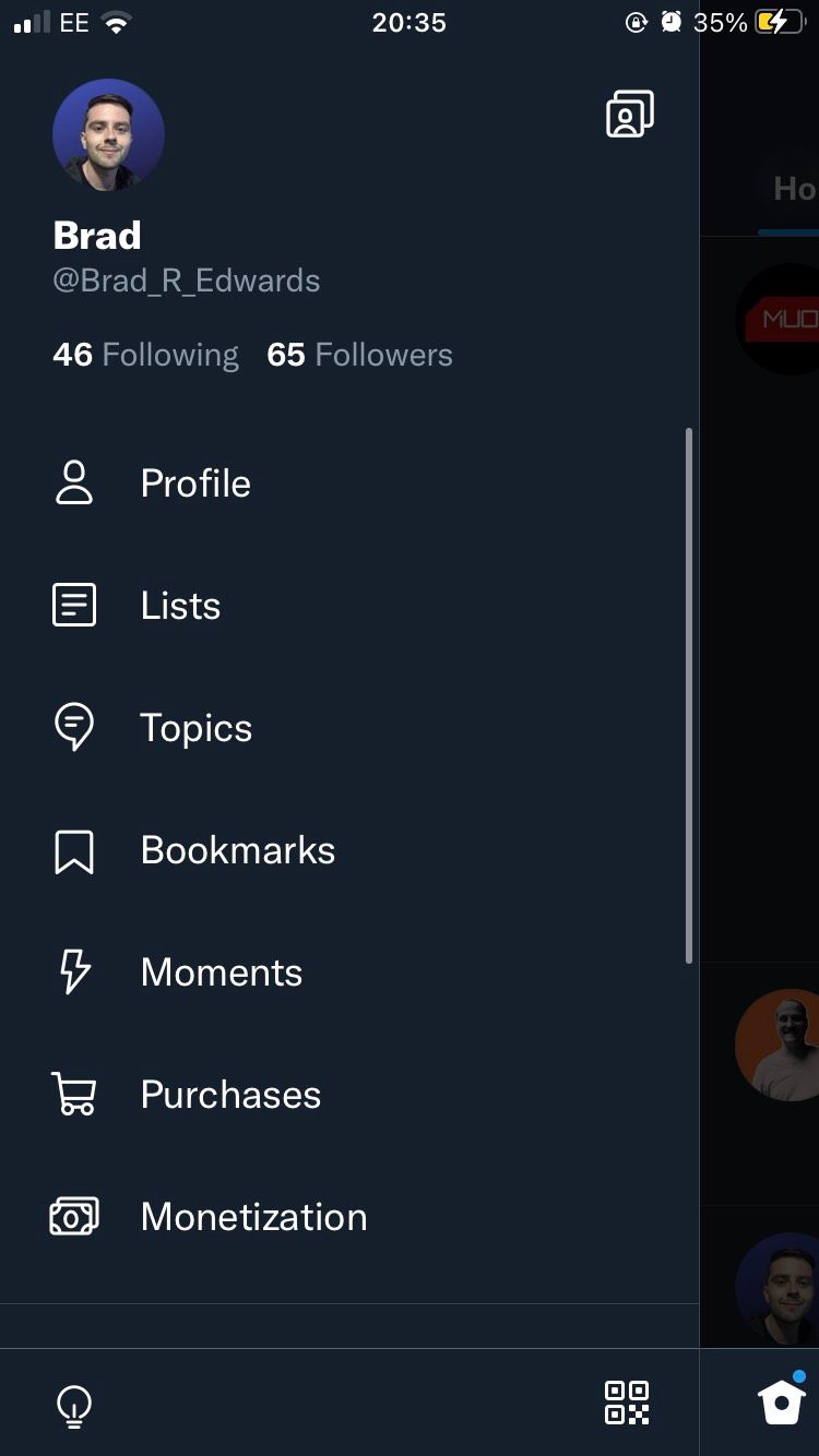 Боковое меню Twitter в iOS с доступом к профилю.