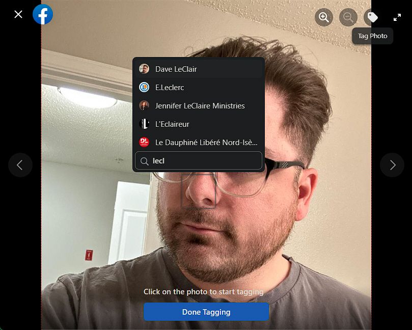 Пример отметки на фотографии Facebook