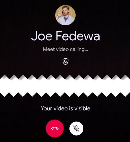 Экран вызова Google Meet с вариантами управления.