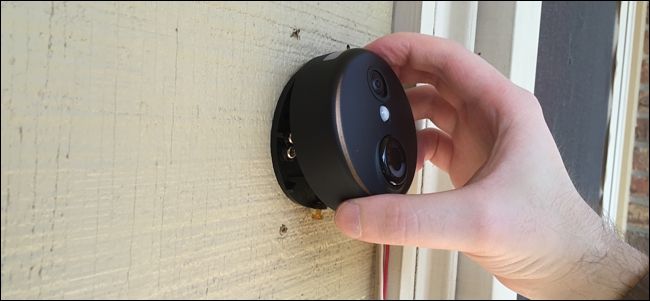 Установка верхней защёлки корпуса SkyBell на пластину