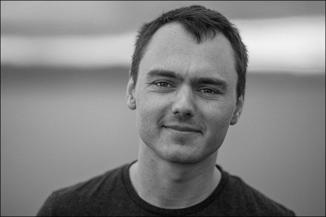 Портрет с объективом 85mm f/1.8: резкий план и сильно размытый фон