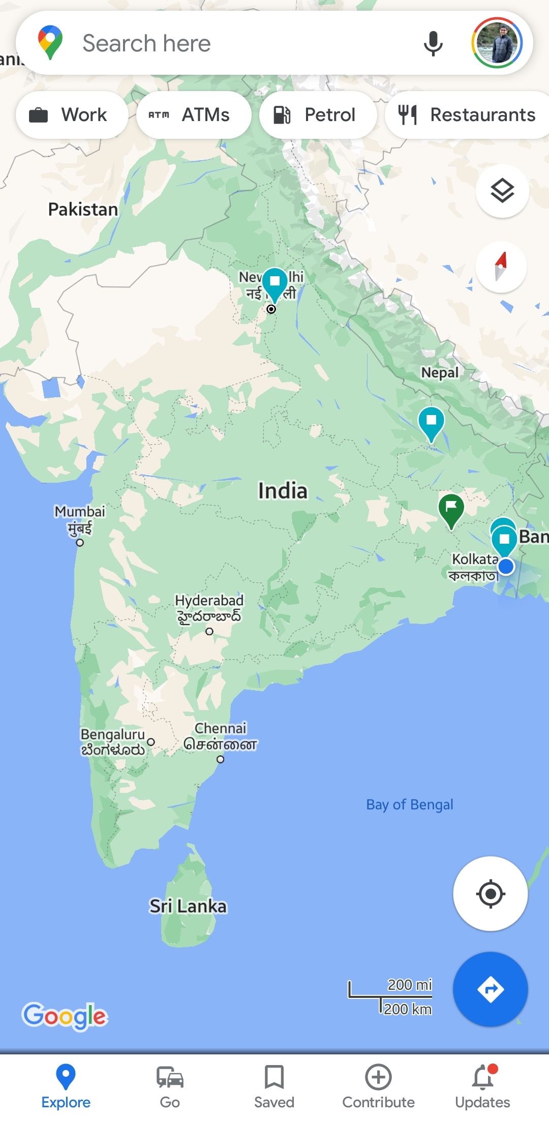 Google Maps в светлой теме: меню настроек и раздел Тема