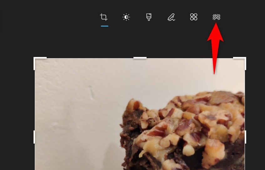 'Инструмент «Удалить фон» в Photos выделен.