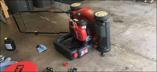 Слив отработанного масла в поддон