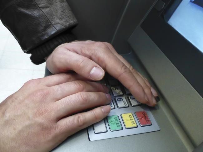 Прикрывайте ввод PIN ладонью