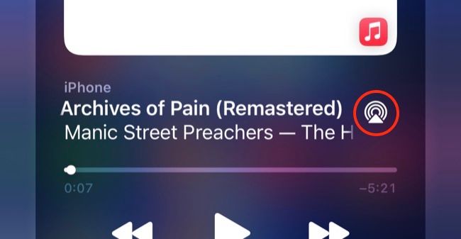 Значок AirPlay в блоке «Сейчас воспроизводится»