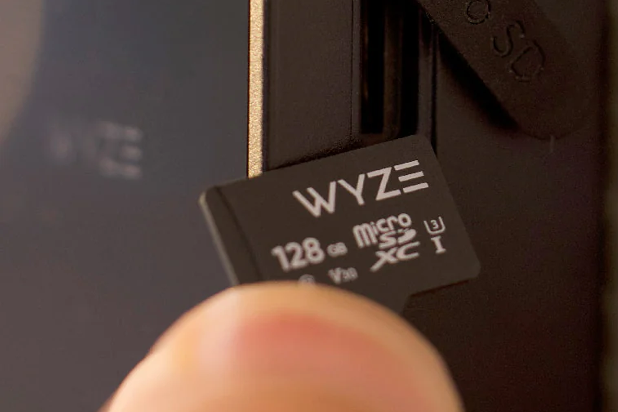 Слот для microSD в видеозвонке Wyze