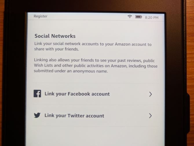 Выбор подключения социальных сетей при настройке Kindle