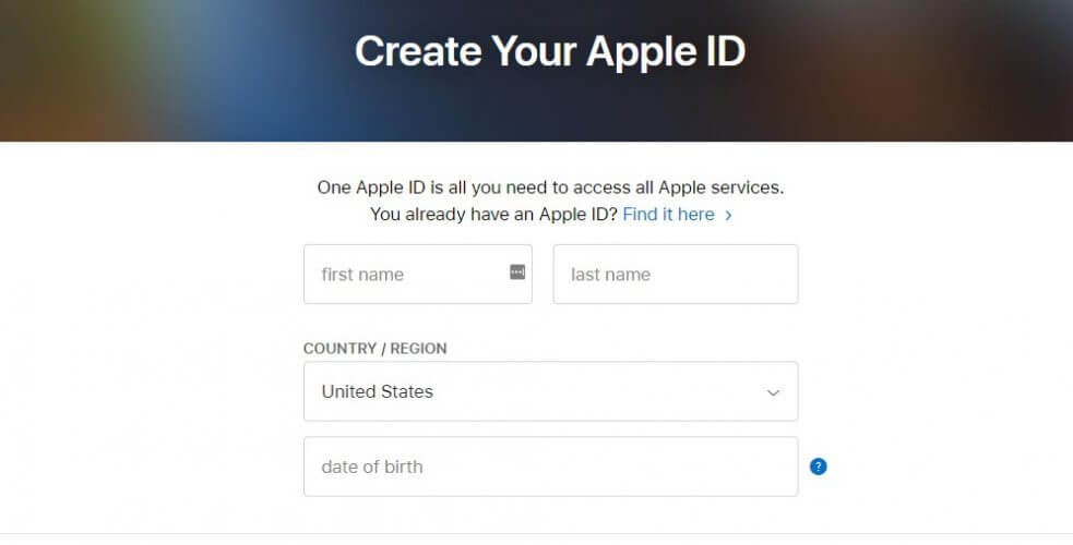Форма создания Apple ID — ввод личных данных и пароля