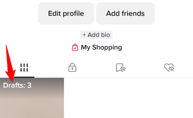 Экран профиля с выделенным разделом «Черновики»