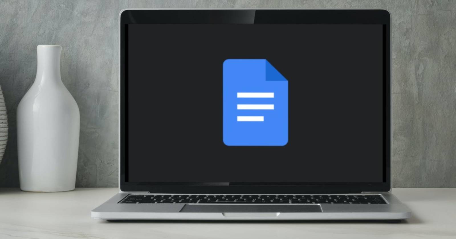 Логотип Google Docs на экране ноутбука