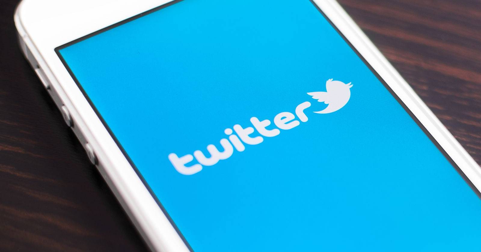 Скриншот мобильного Twitter на iPhone