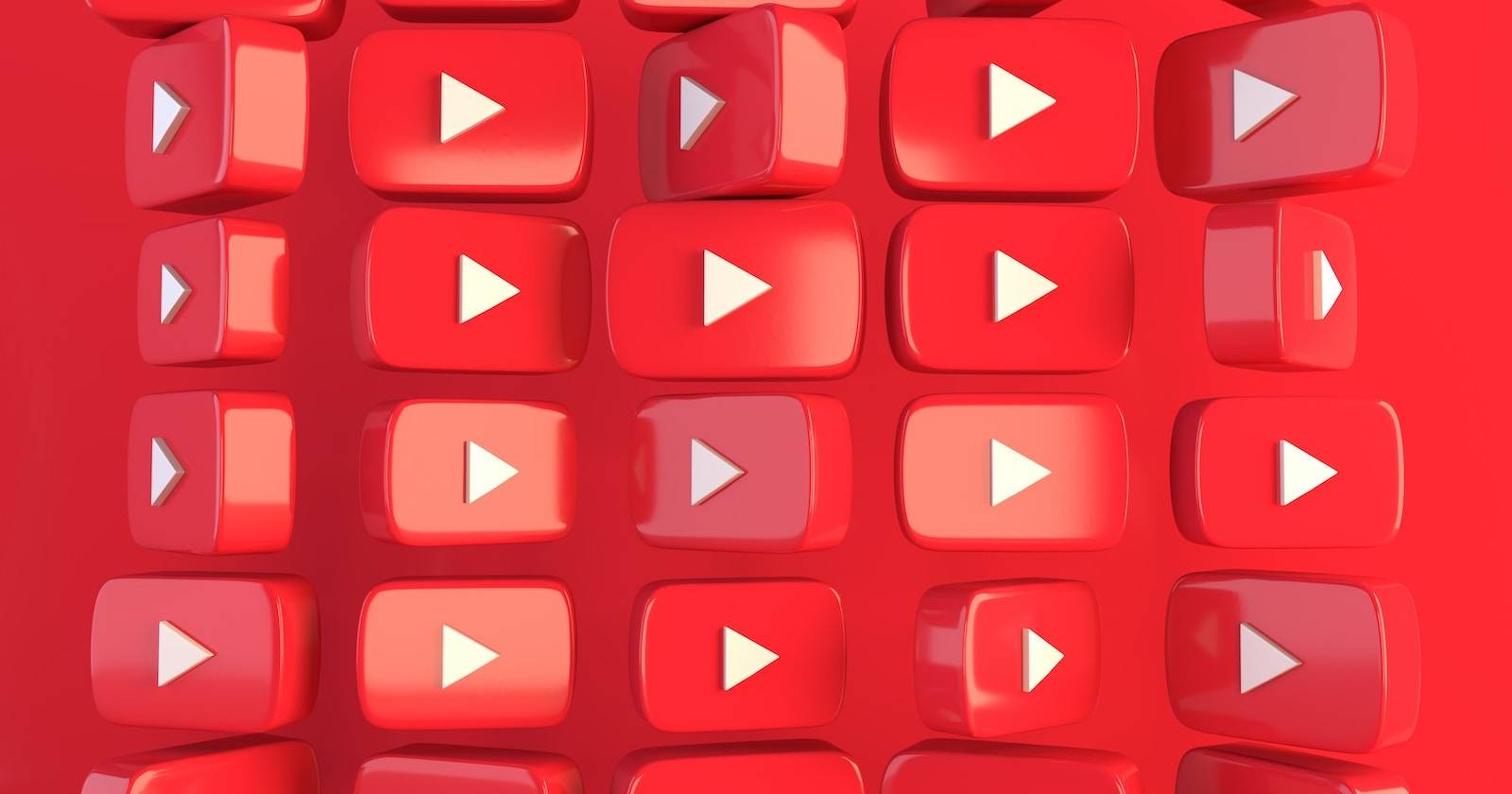 Несколько логотипов YouTube, сложенных вместе