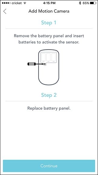 Установка батарей в камеру и закрытие крышки