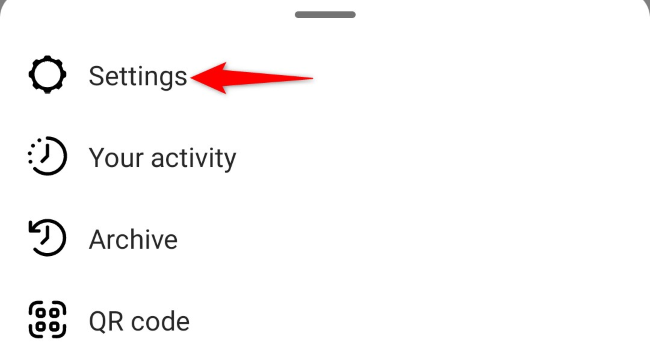 Экран с пунктом Настройки в меню Instagram.